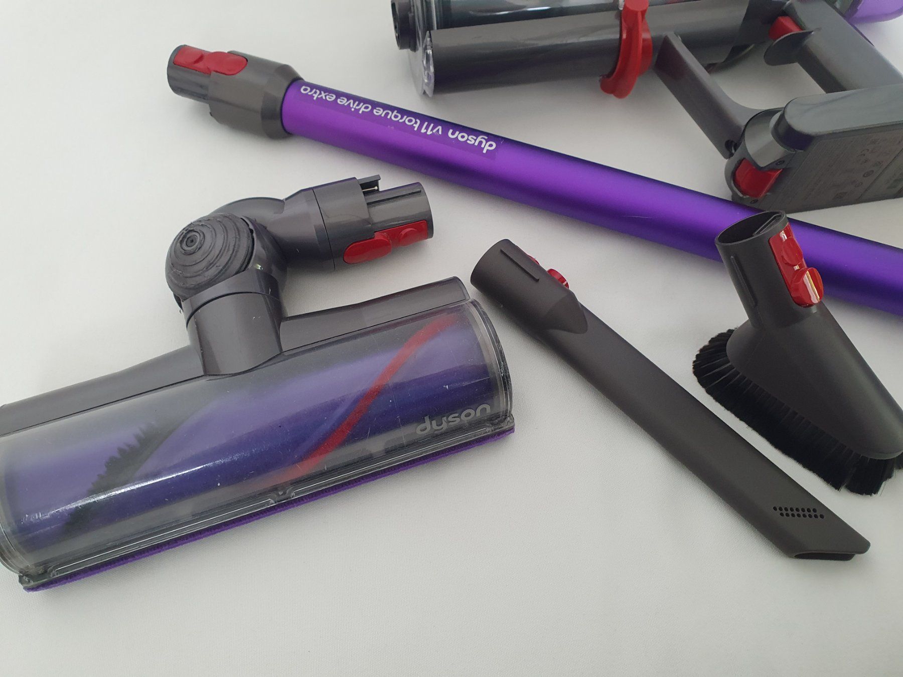 Dyson Aspirateurs & Accessoires: Dyson V11 écran défectueux, d'occasion avec accessoires – Défectueux à Lausanne par Af2016 2