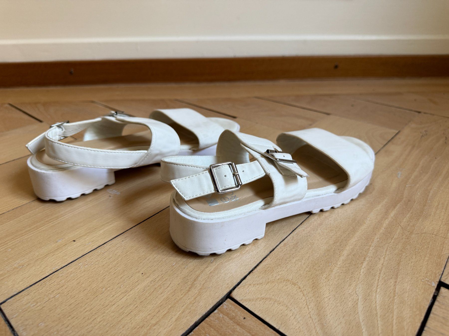 Scarpe da donna: EVEN & ODD - Sandale offweiss 39 – Usato da Zürich venduto da Diazaio 2