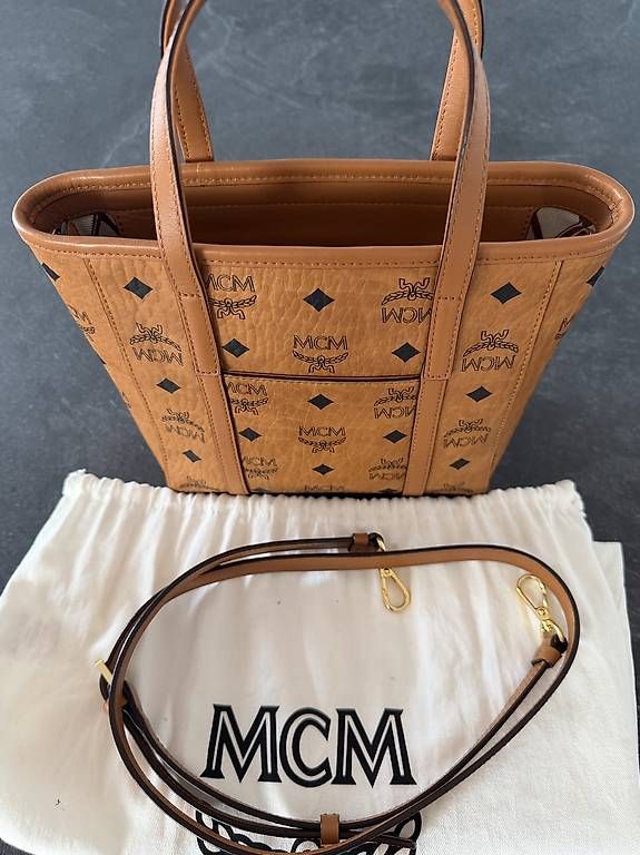 Taschen für Damen: Original MCM Visetos Mini Shopper mit Schulterriemen – Gebraucht aus Zürich von leo_muerle 3