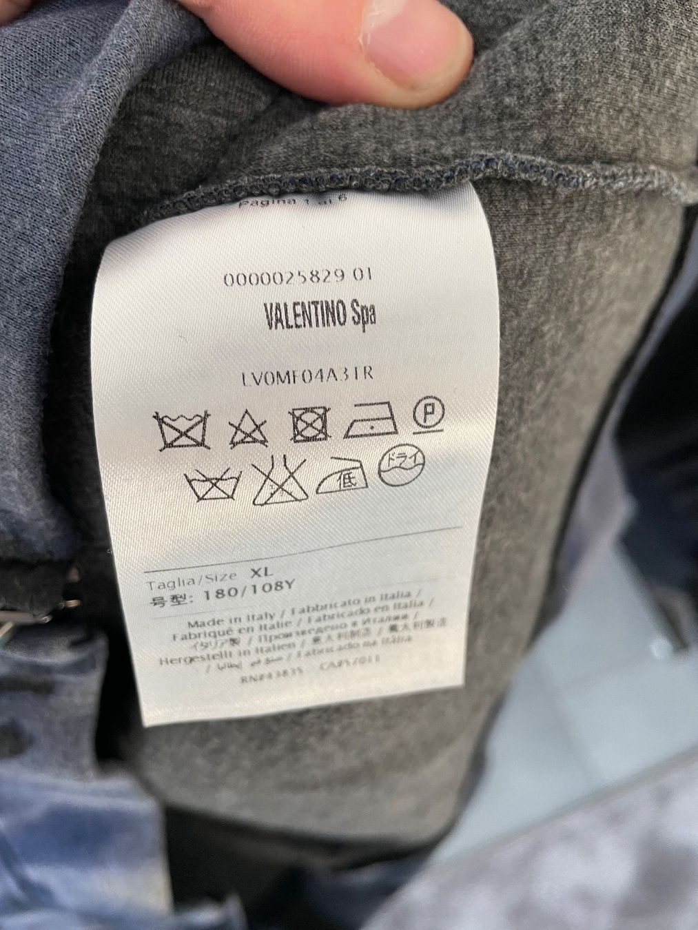 Maglioni & Felpe: Valentino Hoodie – Usato da Dielsdorf venduto da Anthony111 4