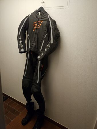 Motorradkombi Leder zweiteilig Gr. 52