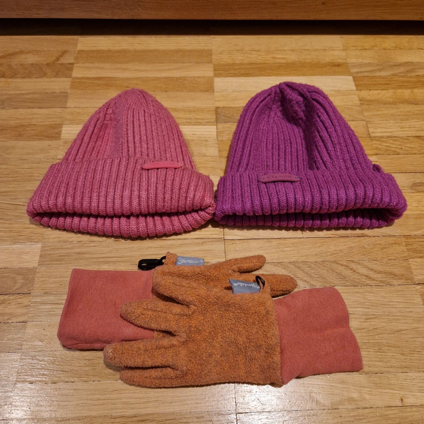 Sterntaler Lotti & Set di vestiti: Kleiderpacket: 2 Kappen, 1 Handschuh – Usato da Seuzach venduto da beinthemoment.ch