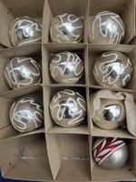 Alte Weihnachtskugeln silber mit Dekor im Karton gebraucht