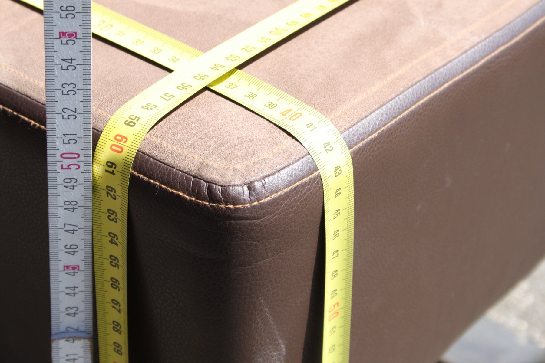 Sgabelli: HOCKER MASSIVER SCHWERER HOCKER – Usato da Wauwil venduto da Pneuedy 7
