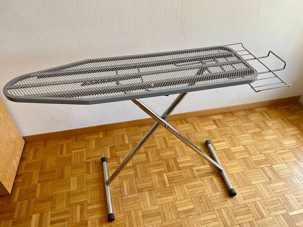 Assi da stiro: Planche à repasser Laurastar – Usato da Pully venduto da K_Kuhn