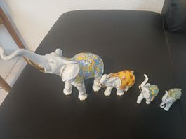 4 Magnifiques  Éléphants en Porcelaine  peints mains
