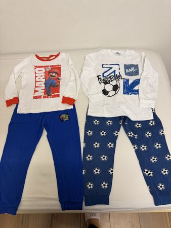 2 Pyjama Sets SuperMario und  Fussball Grösse 116