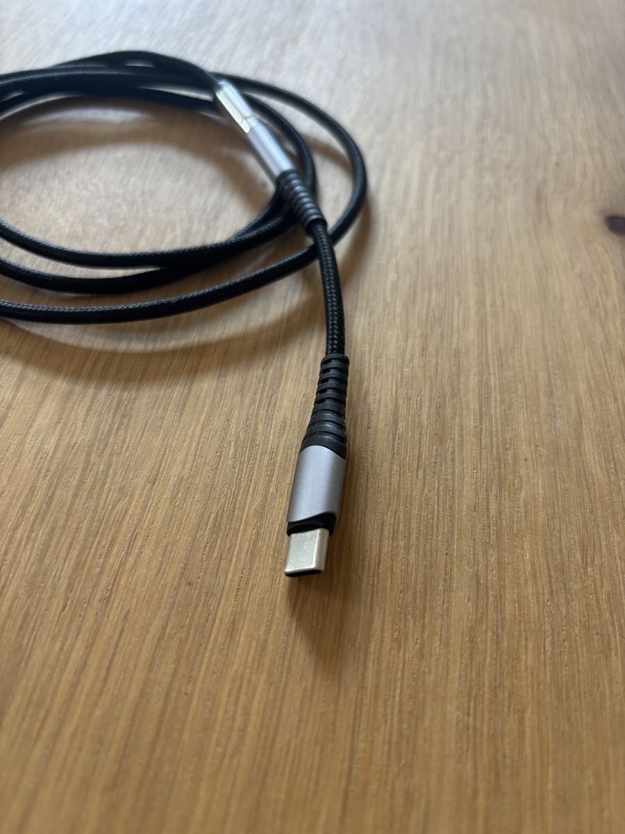 Kabel: Aux Kabel und USB-C Adapterkabel – Gebraucht aus St. Gallen von Sikos 1