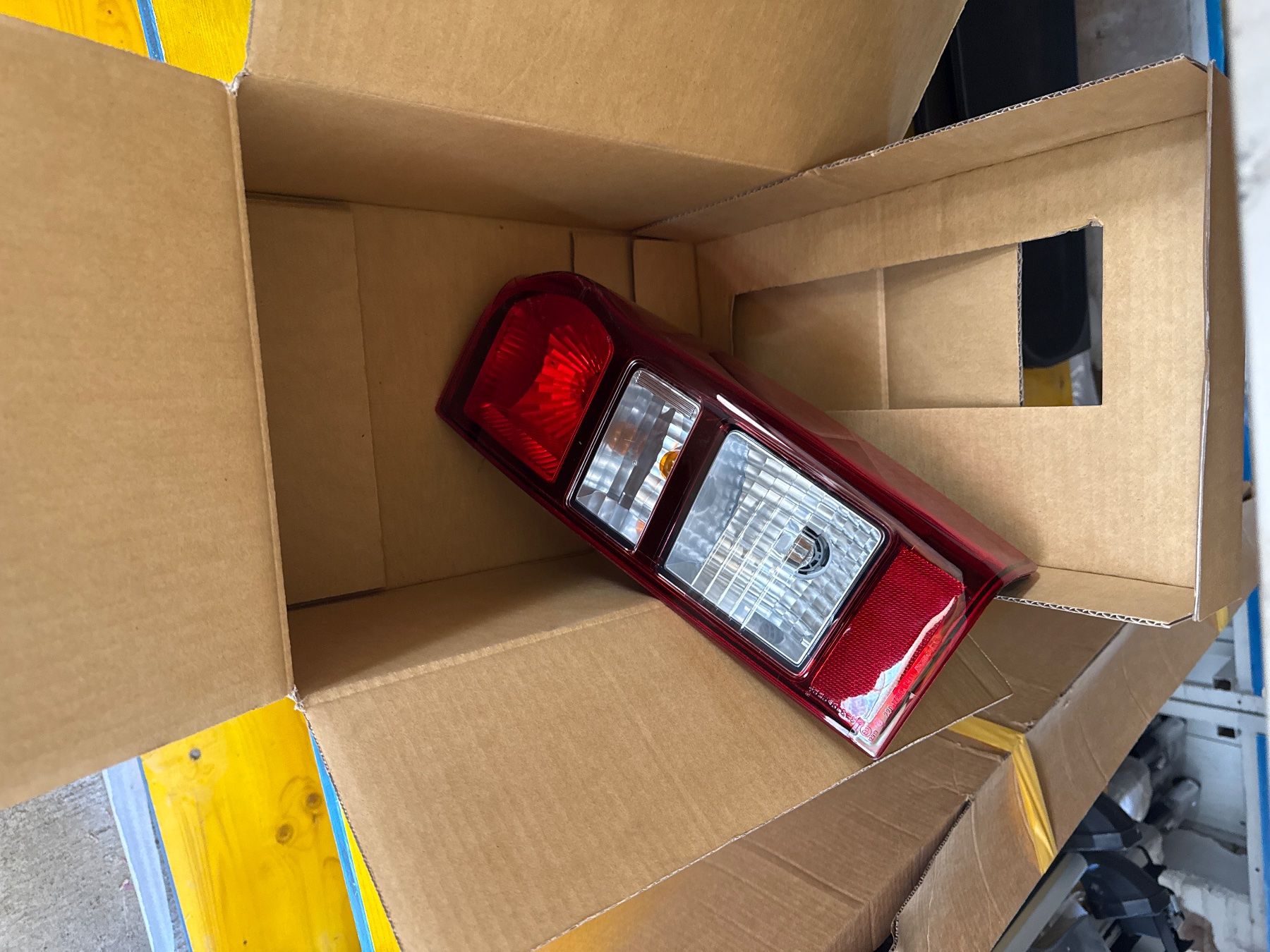 Fari: HECKLEUCHTE hinten Links Isuzu – Nuovo e nell'imballaggio originale da Pieterlen venduto da gar_hb8c
