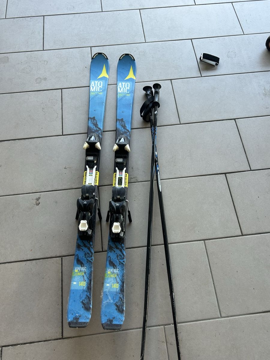 Atomic Skis: Atomic Ski 140 cm, mit Stöcken – Gebraucht aus Weinfelden von rapha_shk 4