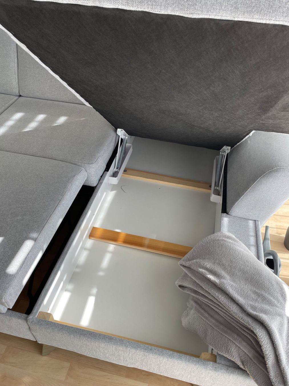 Sofas: Ecksofa in Flachgewebe Hellgrau – Gebraucht aus Regensdorf von Balotelli02 4