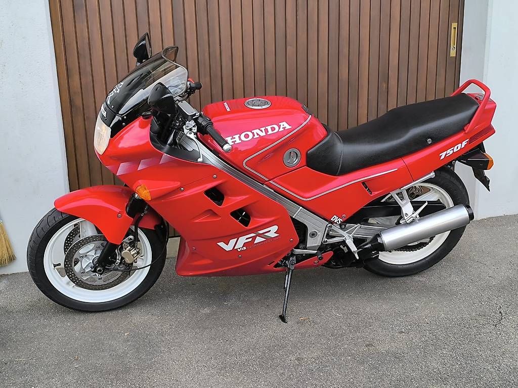 Strada: VFR 750F  RC24 – Usato da Oberkirch LU venduto da japansoul 3