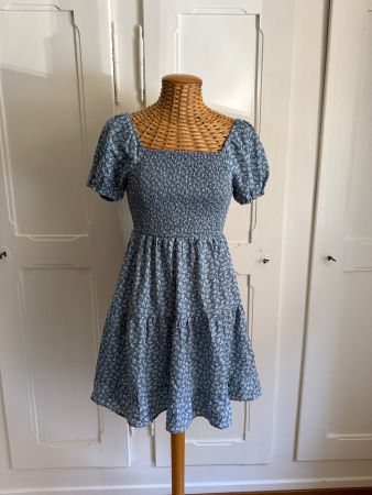 Kleid hellblau-weiss geblümt XS