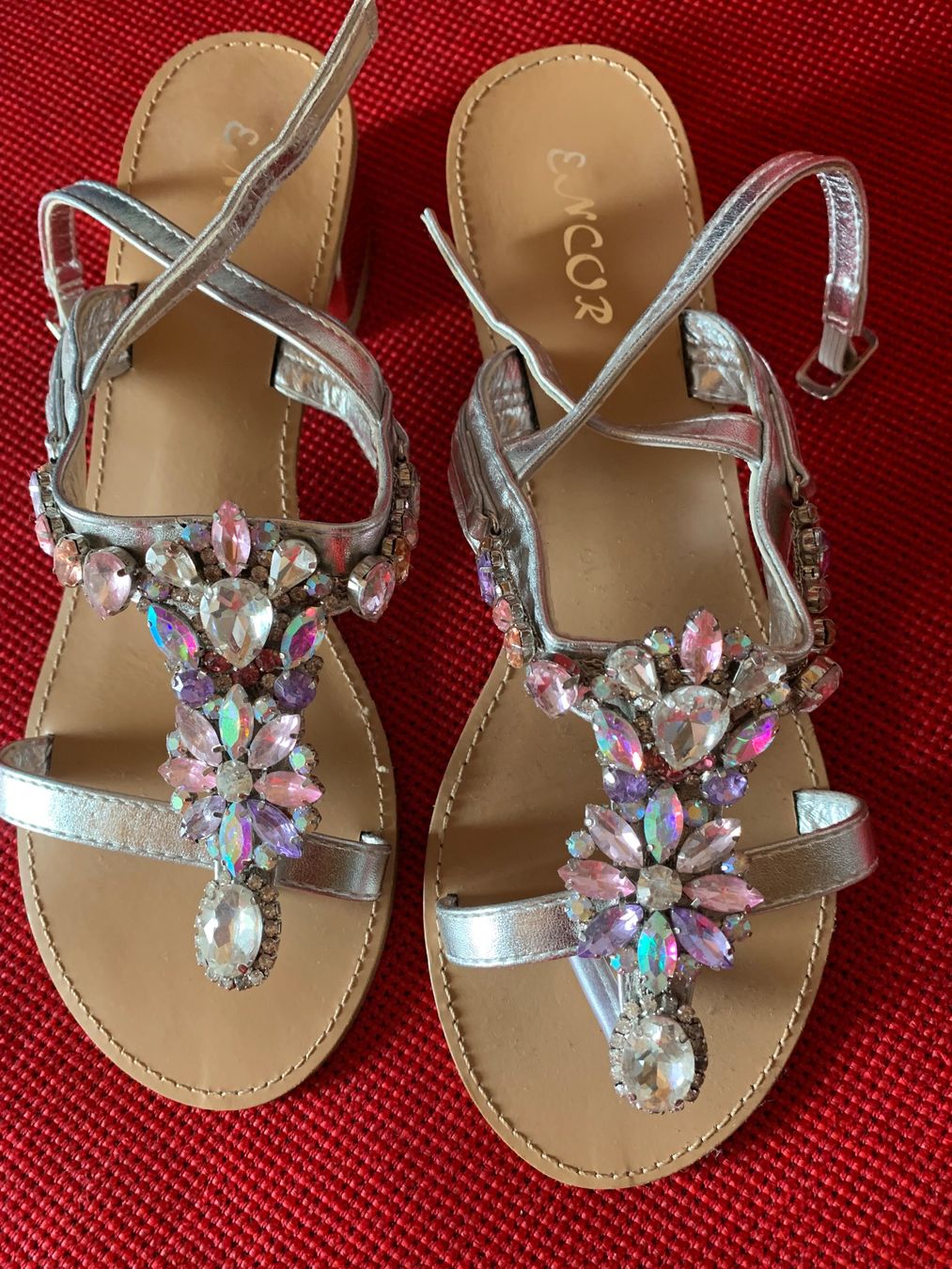 Scarpe da donna: Silberne Sandalen mit Schmucksteinen, Grösse 39 – Usato da Wiesendangen venduto da Babalegi