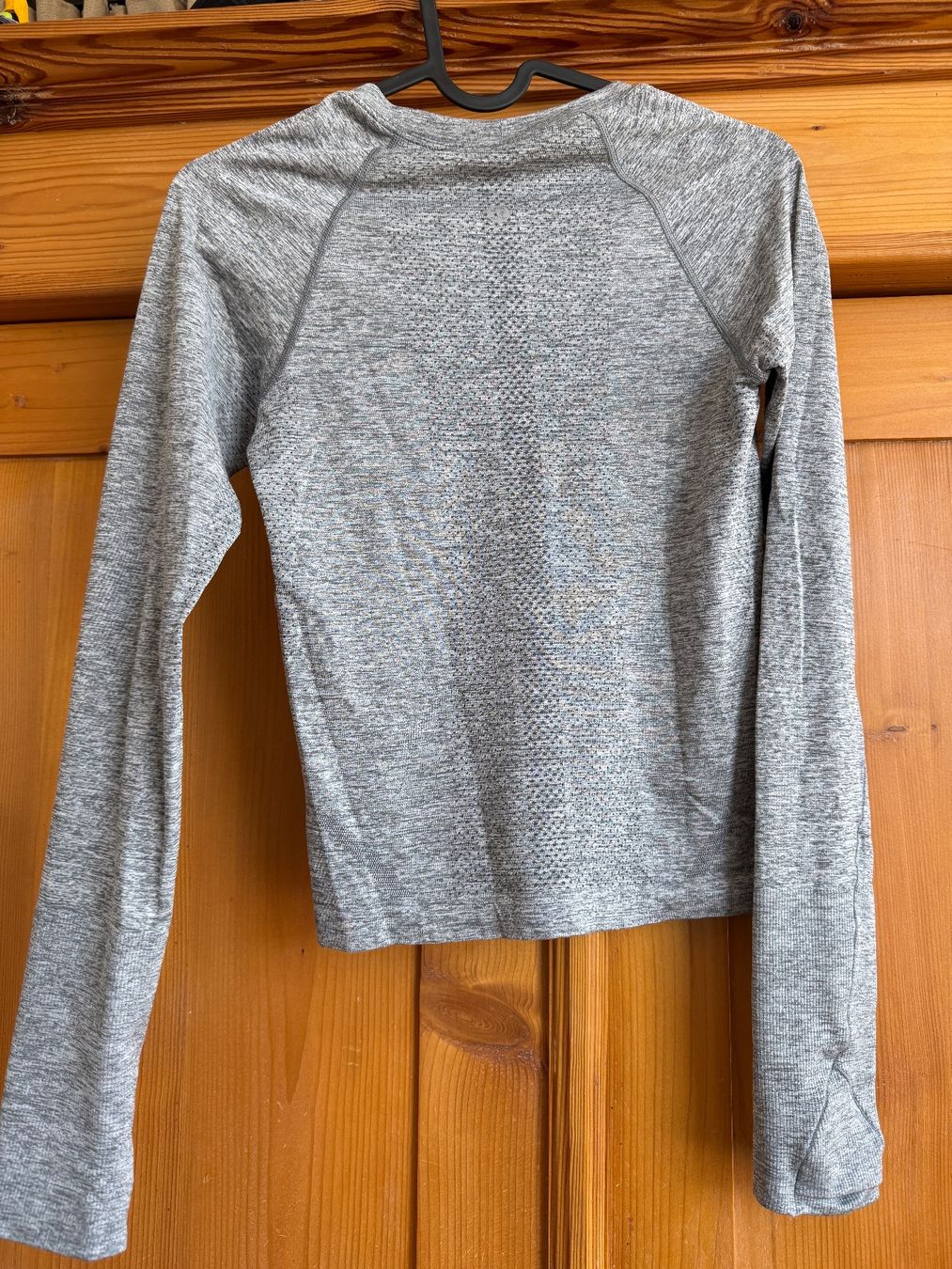 Lululemon Tops: Lululemon Swiftly Tech Long-Sleeve Shirt – Gebraucht aus Zürich von jbeauxarts 1