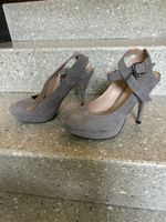 Pumps grau mit Riemchen Groesse 38 neuwertig