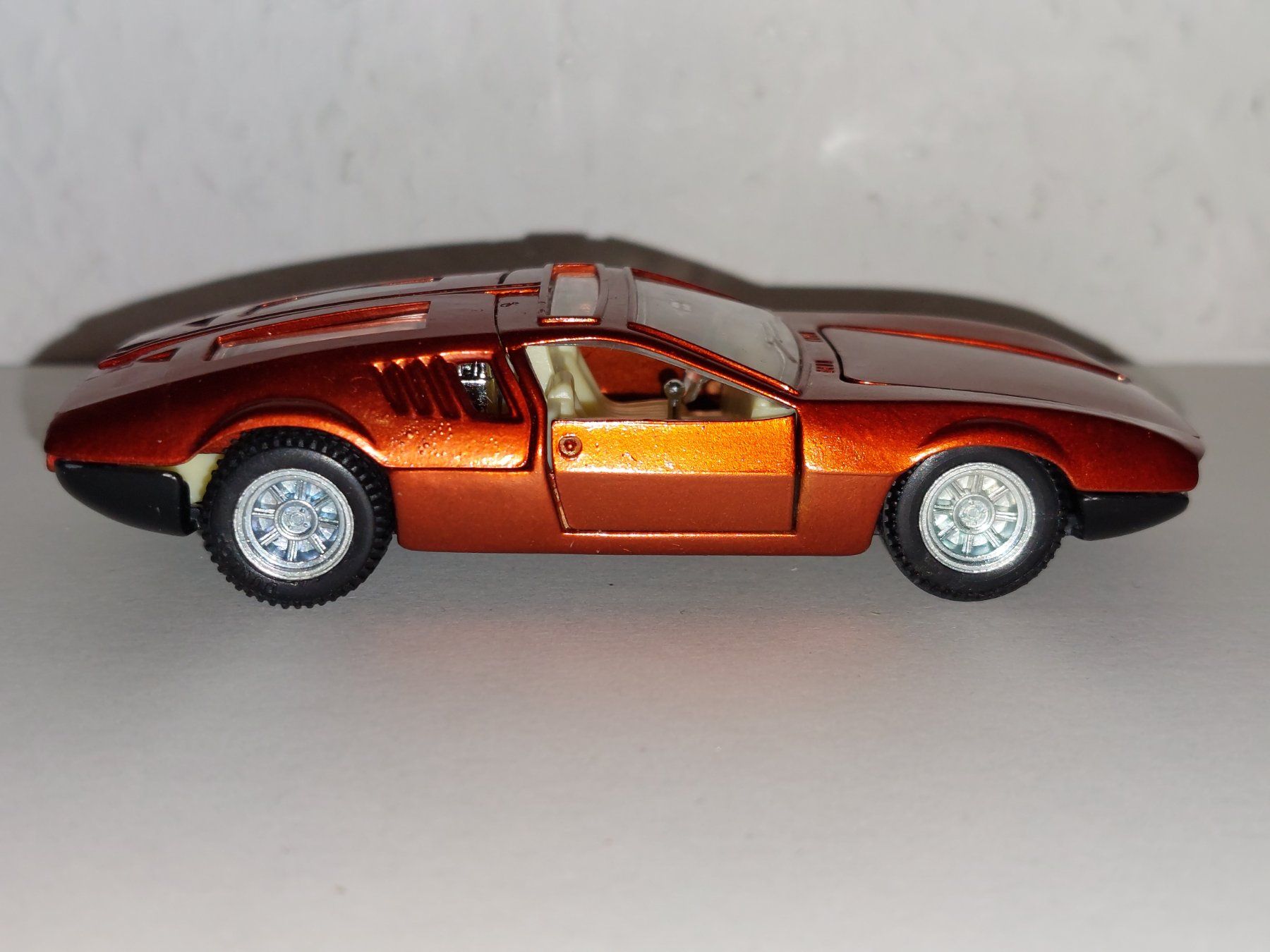 De Tomaso Modellautos: De Tomaso Mangusta 1:43 Pilen – Gebraucht aus Diegten von isetta590 2