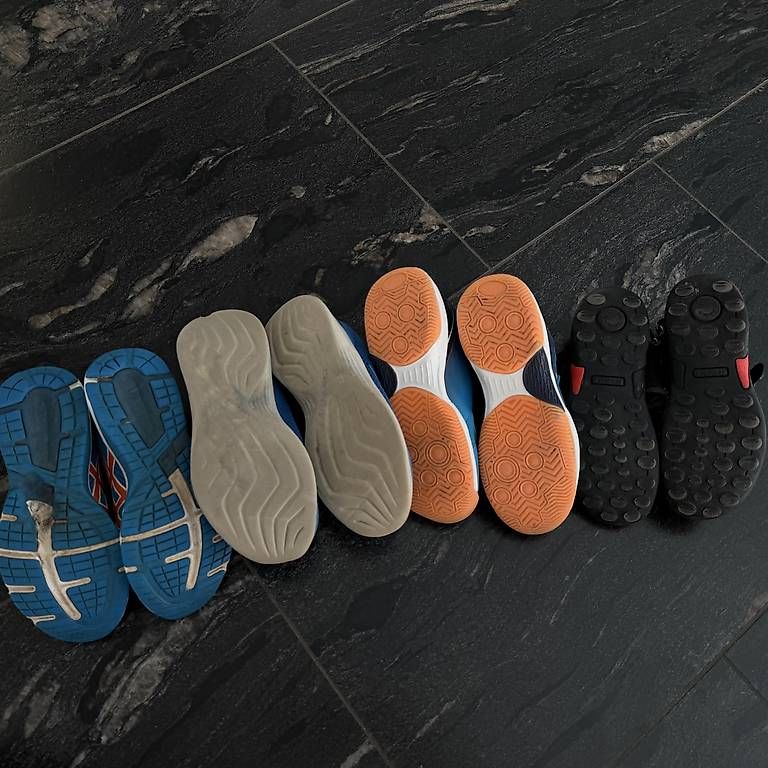 Chaussures garçon: Turnschuhe Gr. 37 – D'occasion à Günsberg par ElenaFl 2