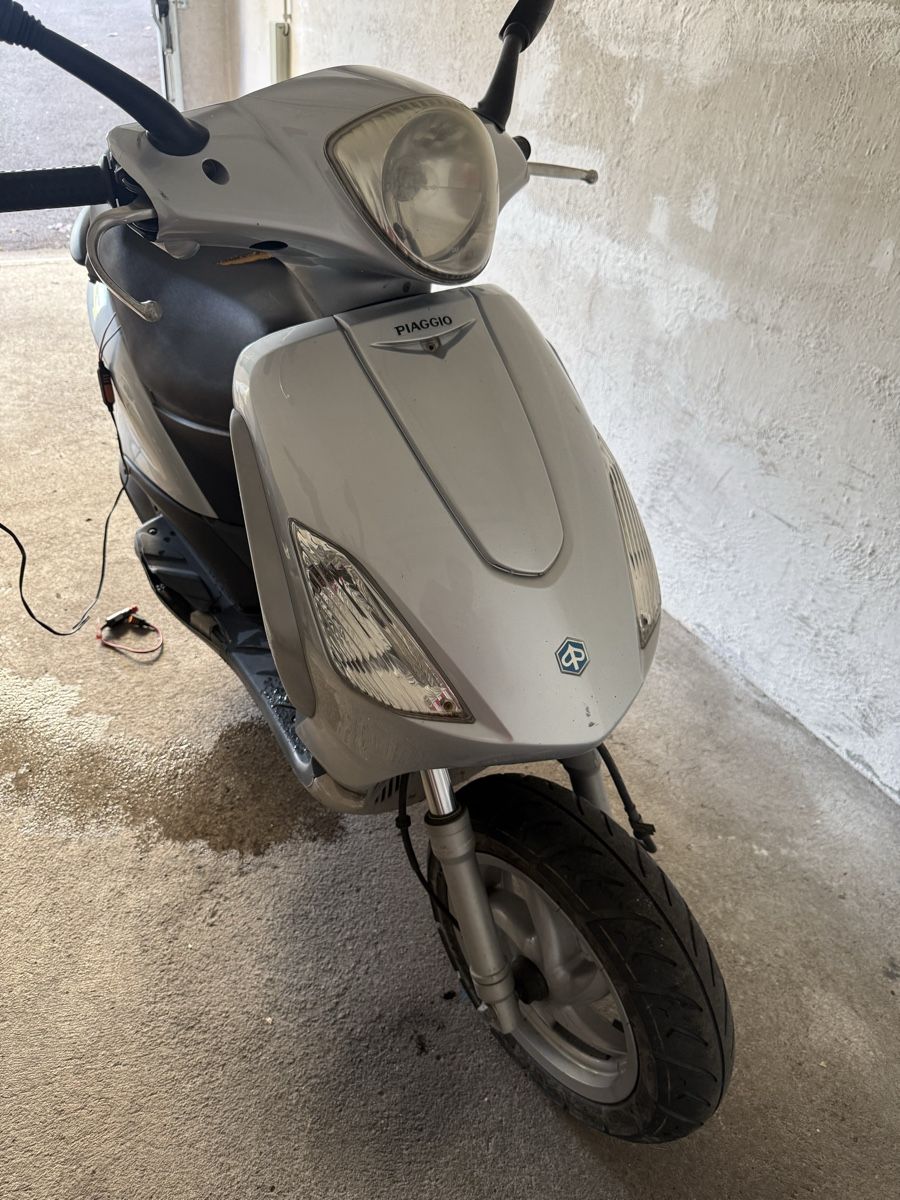 Piaggio Scooters: Piaggio Fly 125 – D'occasion à Rüti ZH par ES95