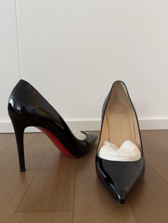 Christian Louboutin Lack Pumps Schwarz Gr. 39.5