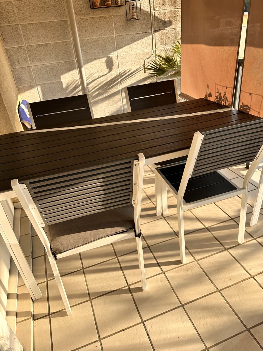 Set di tavolo e panche: Gartentisch mit 4 Stühlen Aluminium Holzoptik dunkelgrau – Usato da Wil SG venduto da millass