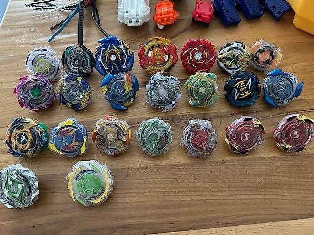 Spielzeuge: Beyblade Burst Set: 23 Original Kreisel + 4 Arenen – Gebraucht aus Marbach SG von Sonni81 3