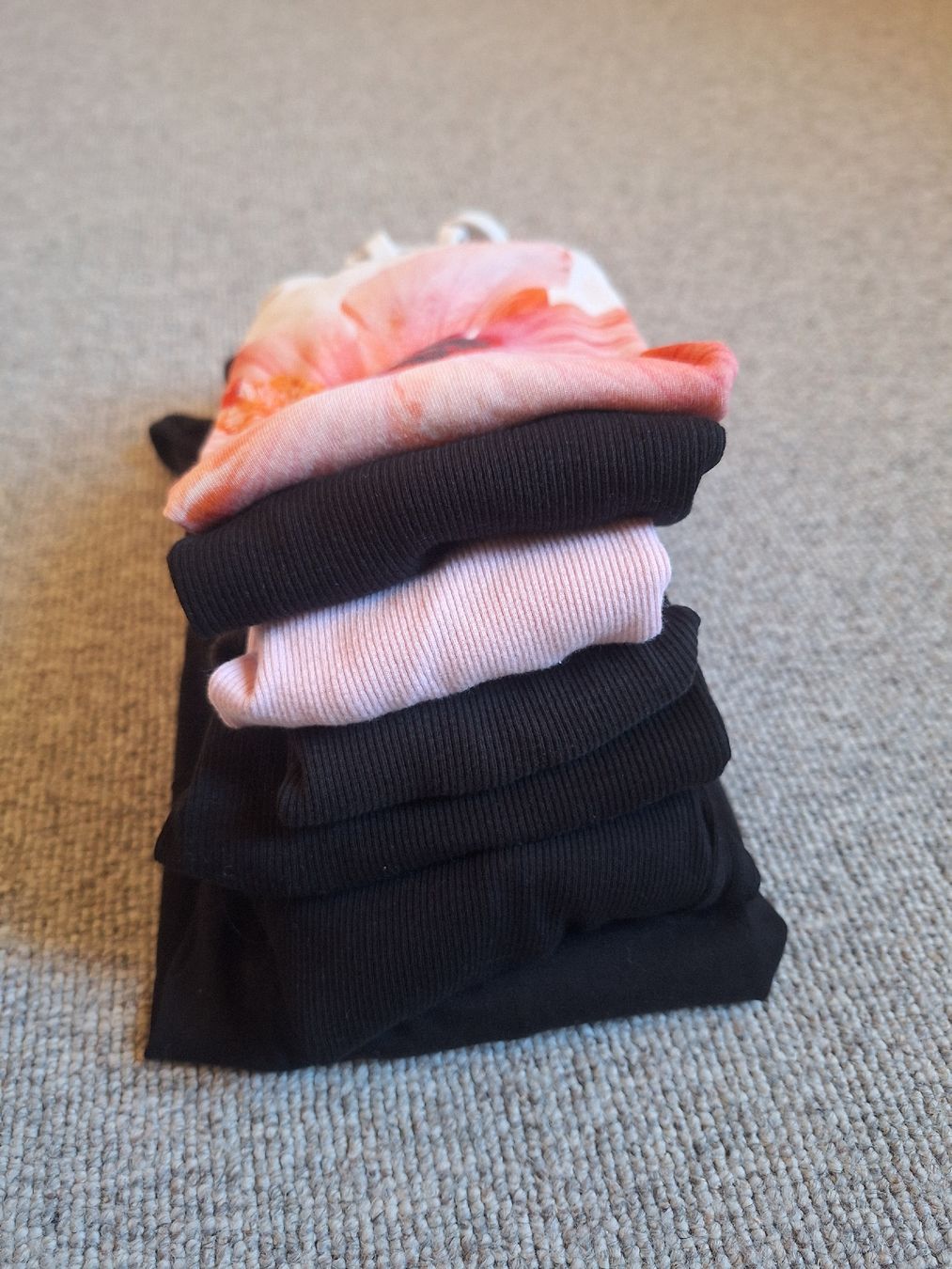 Lots de vêtements: Kleiderpaket Damen – Neuf (Voir description) à Tamins par VW99