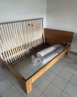Bettrahmen / Bett aus Massivholz