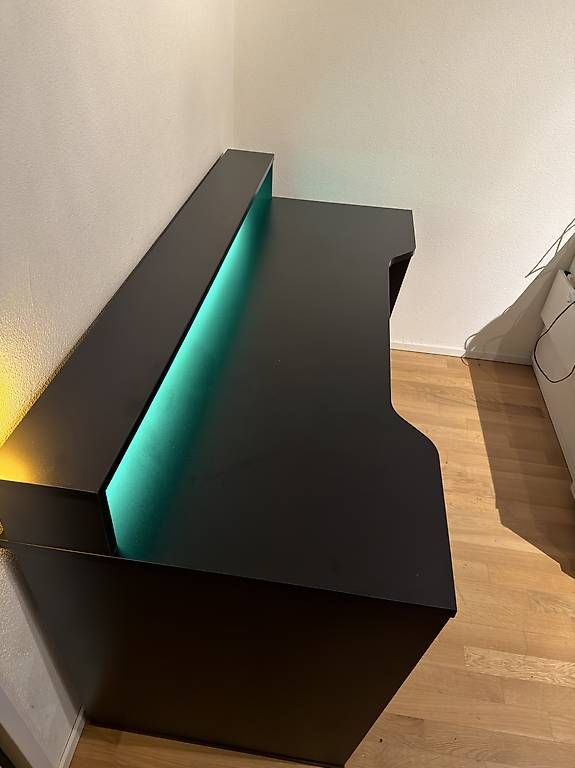 Schreibtische: Gaming-Schreibtisch FOR PLAYER mit LED  – Gebraucht aus Schlieren von Denda01 4