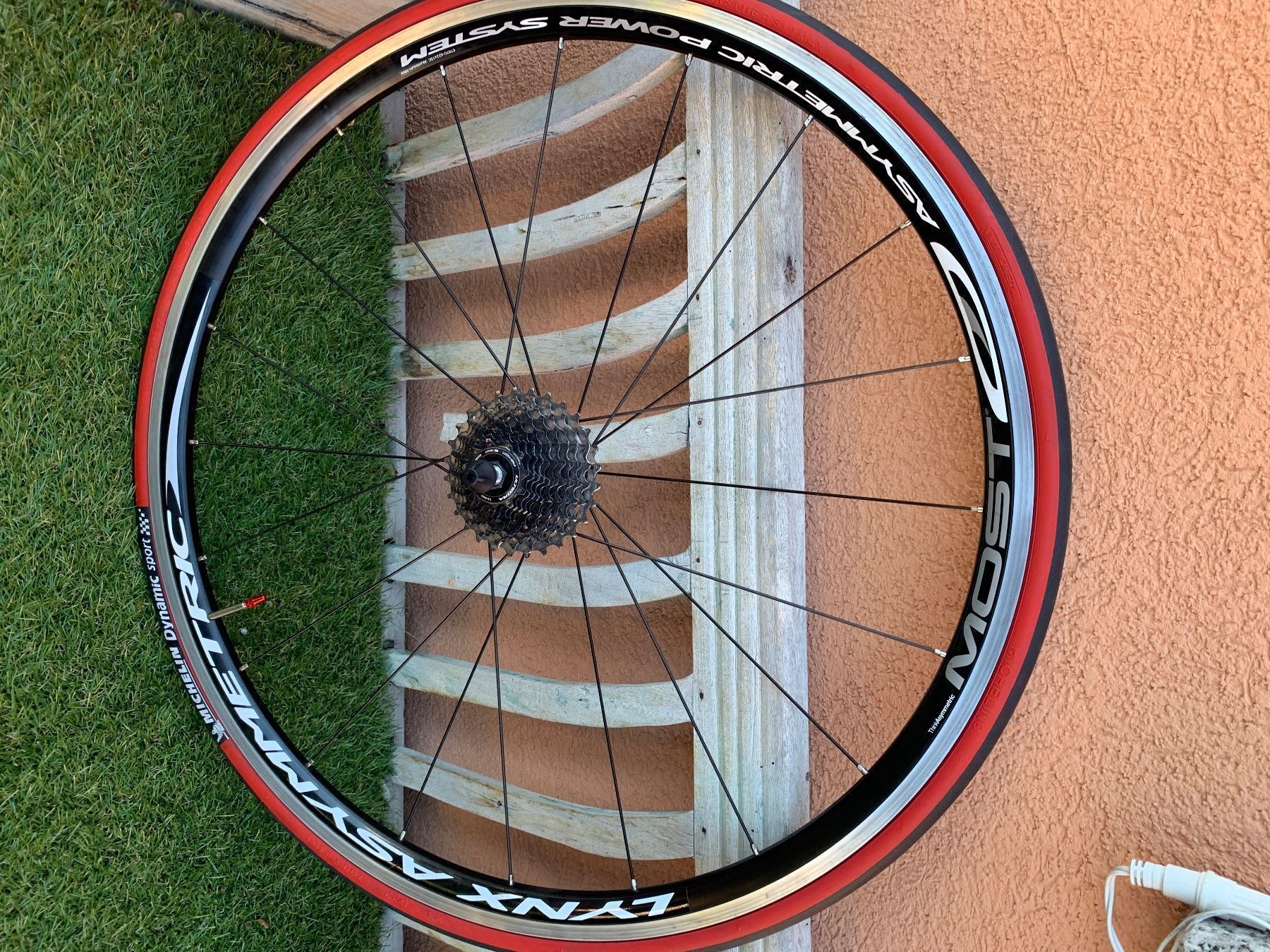 Pezzi di ricambio: Roues Michelin de vélo de course rouge neuf – Nuovo e nell'imballaggio originale da Conthey venduto da Michel124 4