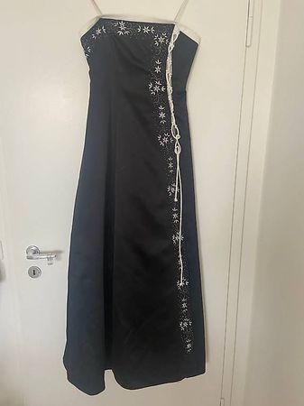 Schwarzes Abendkleid mit Stickerei Grösse S