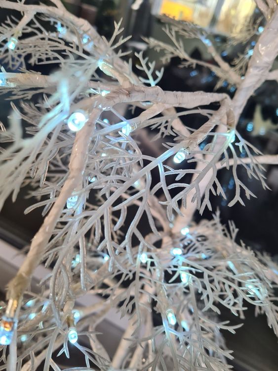 Künstlicher weisser LED Baum Weihnachten / Aussenbeleuchtung Kaufen