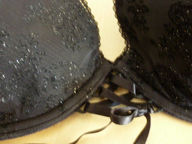 Altra biancheria intima: BH schwarz C 80 – Usato da Luzern venduto da Ankerli 1