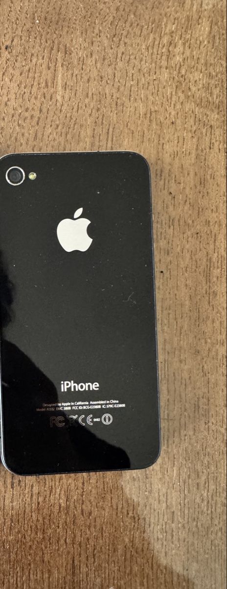 Apple Telefoni cellulari / Smartphones: iPhone 4 Schwarz guter Zustand – Usato da Dietikon venduto da Leodnd 2