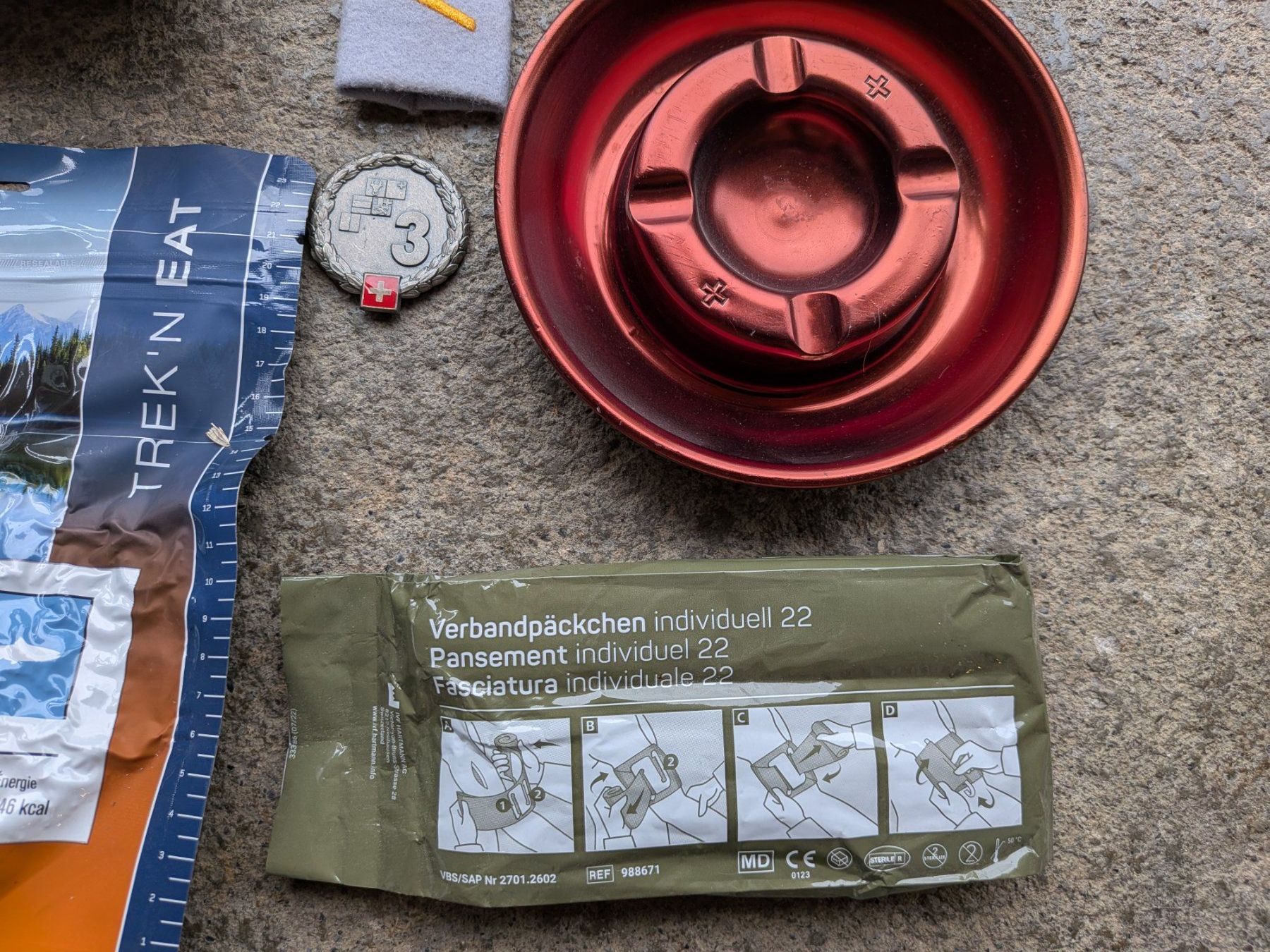 Schweizer Armee Armi bianche: Schweizer Armee - Diverses - Feldflaschen, Notrationen, etc. – Usato da Oberhof venduto da Joeggu1 1