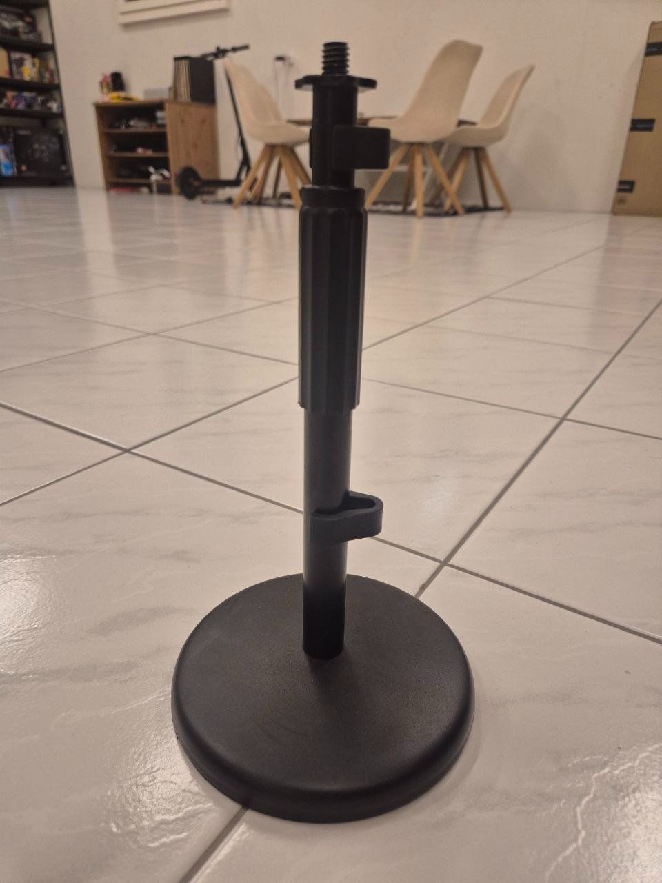 Treppiedi & Teste: Stabiler Kamera Smartphone Handy Lampe Tisch Stativ – Usato da Volketswil venduto da CinziaVolki