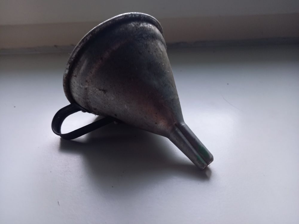 Piccolo antico imbuto in metallo | Kaufen auf Ricardo