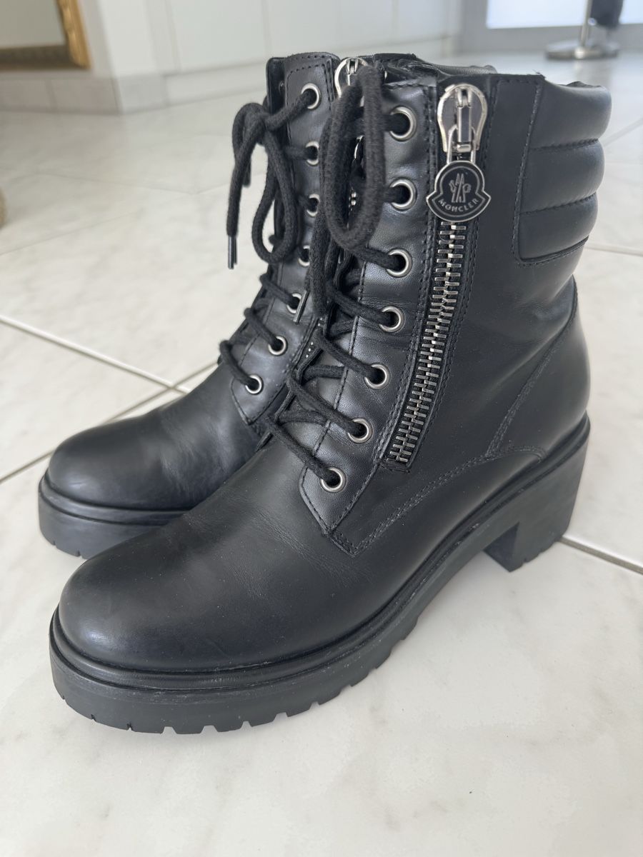 Moncler Scarpe da donna: Moncler Stiefel Combatboots schwarz – Nuovo (secondo la descrizione) da Uetikon am See venduto da sop_vw5x 1