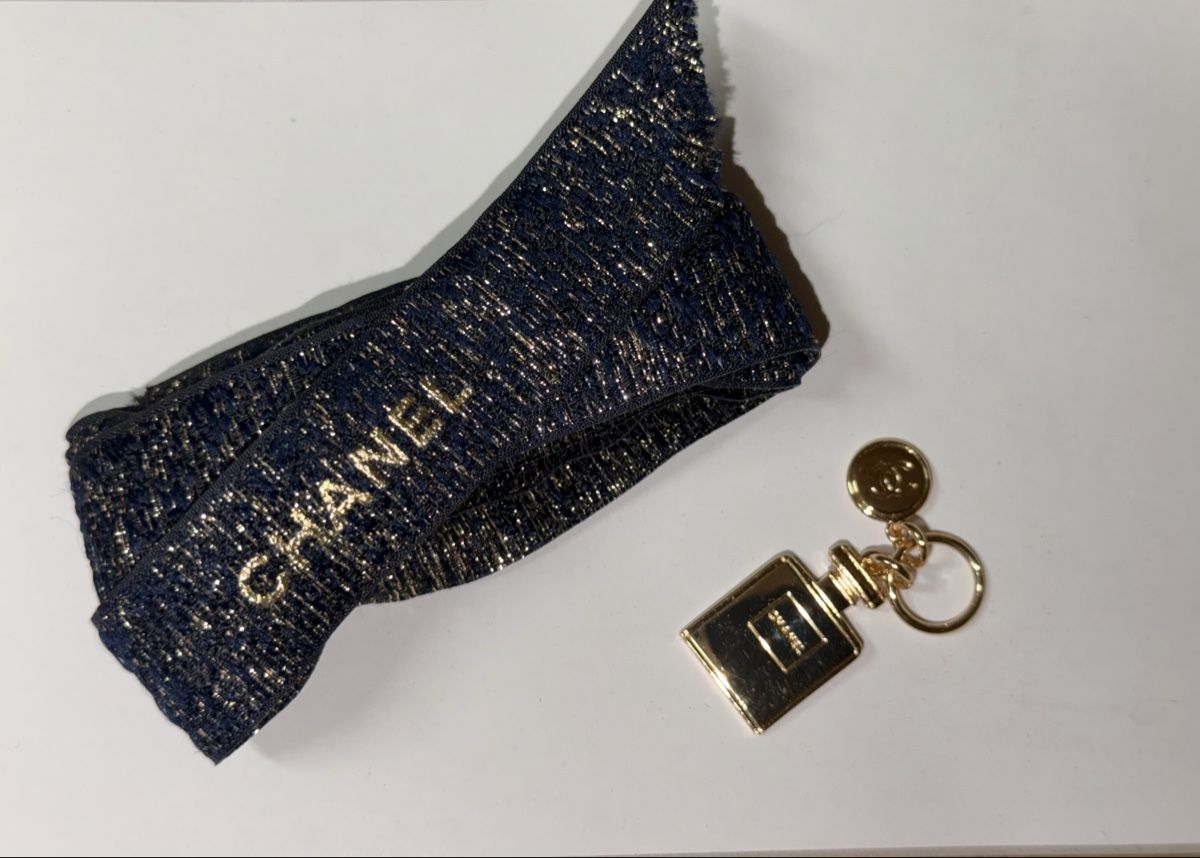 Chanel Ciondoli: Ruban et Charm Chanel – Usato da fey venduto da Caductilometre