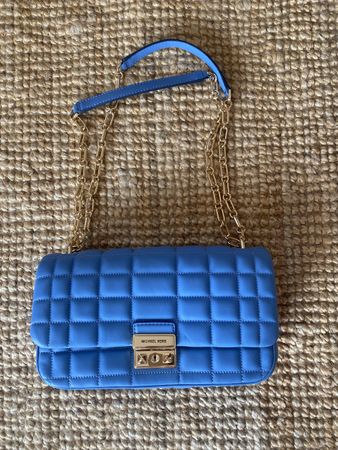 Michael Kors Tasche blau gesteppt mit Kettengurt neu