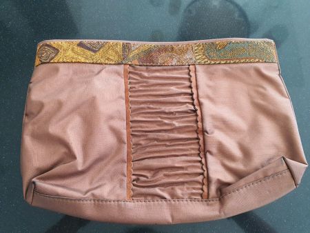 Pochette vintage bronzée.