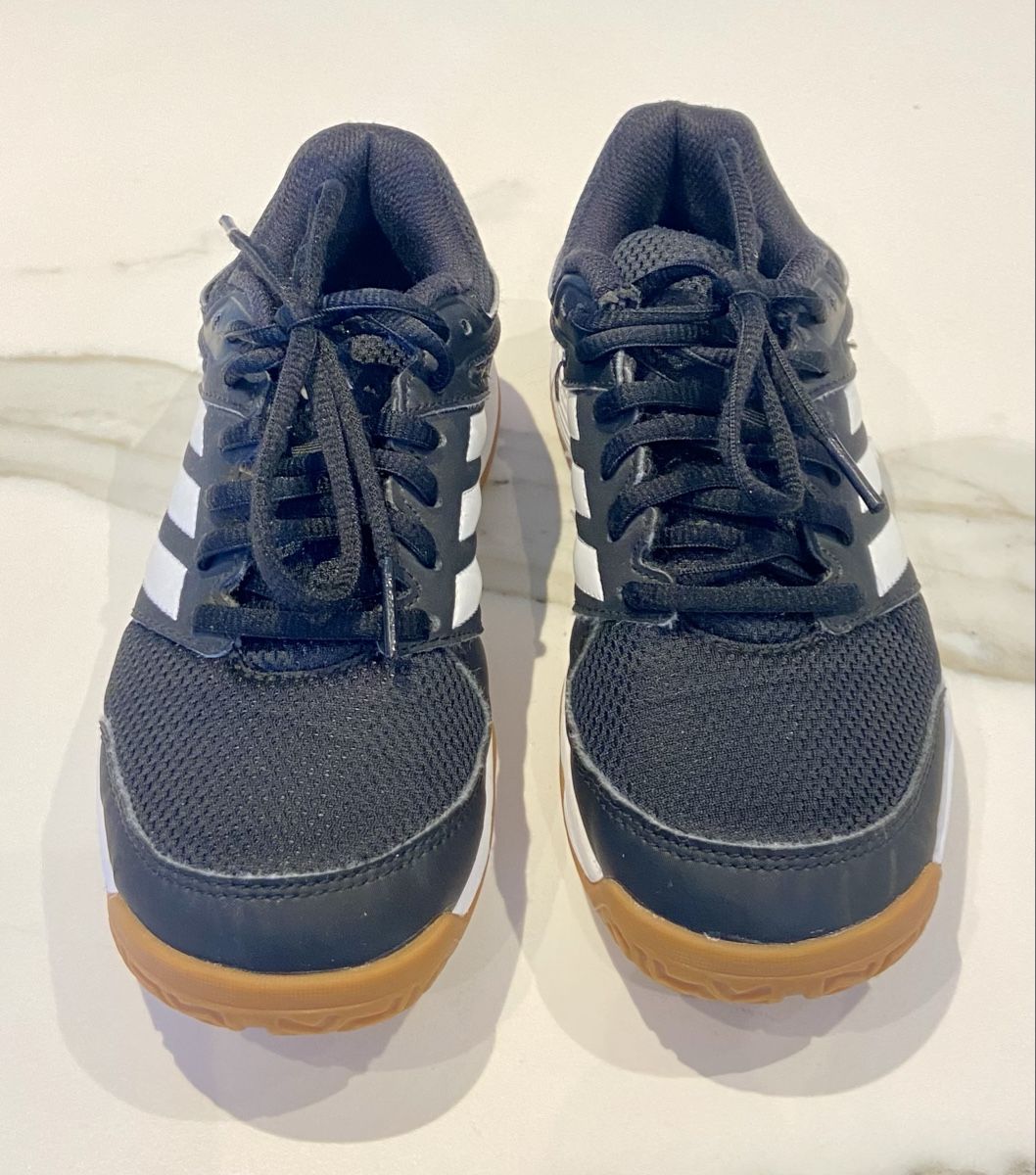Adidas Schuhe für Jungen: Adidas Hallenschuhe, Grösse 34 – Neu (gemäss Beschreibung) aus Glattfelden von 4sita 2