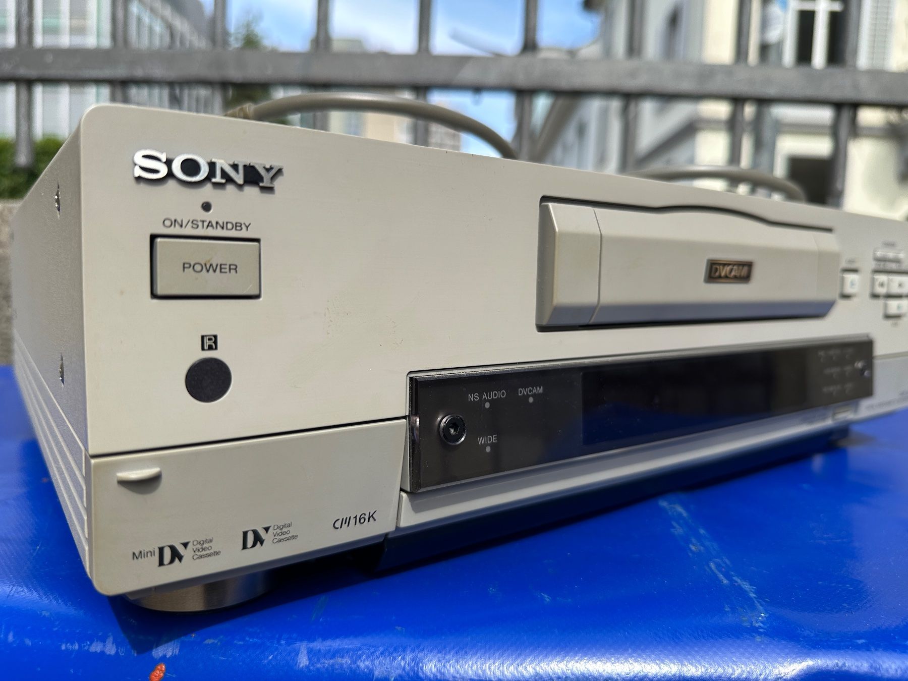 Sony Aufnahmegeräte: Sony DSR-30P digital Videcassette Recorder – Gebraucht aus Zürich von atlantis77 1