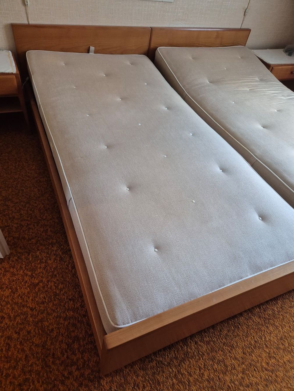 Letti: Massivholz Doppelbett mit Lattenrost, Kirschbaum – Usato da Winterthur venduto da Sarafina66 2