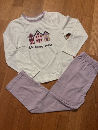 Schönes Pyjama Gr. 122, Neu