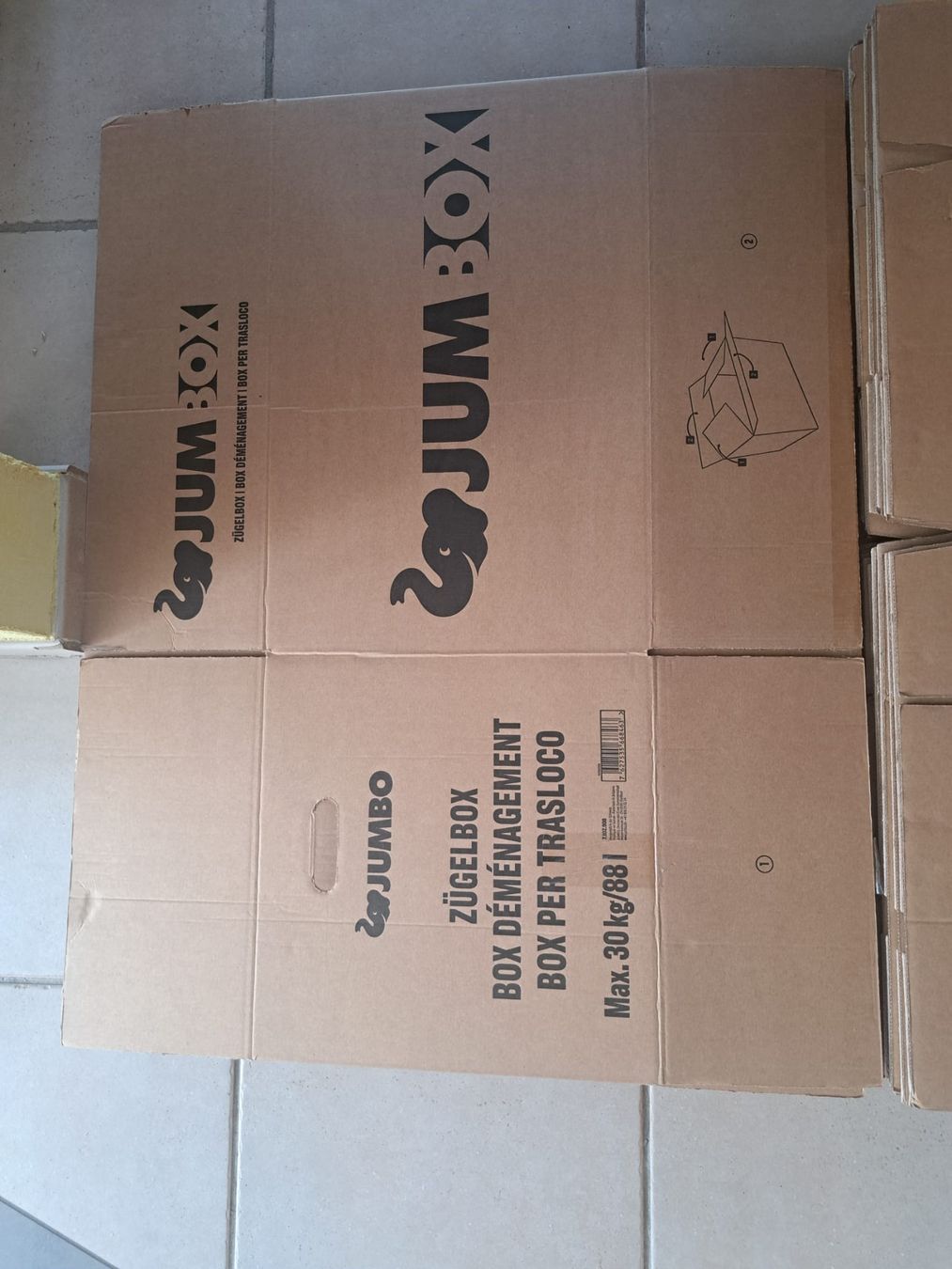 Cartoni: Moving boxes of various sizes, used condition – Usato da Holderbank AG venduto da car_vyg5 4