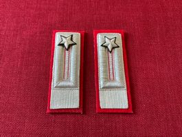 Alamari von offizieller Jacke des Carabinieri-Körpers
