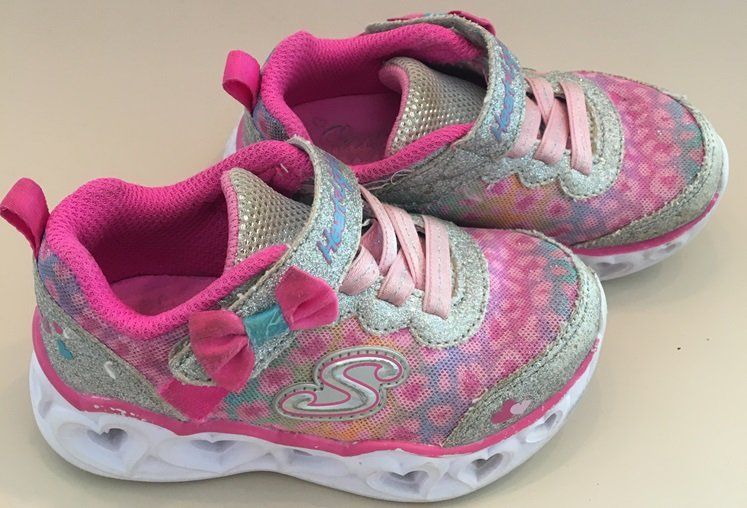 Scarpe per ragazze: Kinder-Schuhe (25, mit Licht) – Usato da Grüningen venduto da tienda100 1