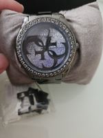 Elegante Damenuhr von Guess, neuwertig und glänzend!