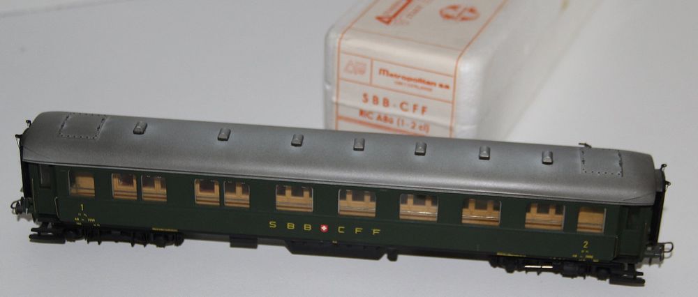 Metropolitan Modelleisenbahnen: Metrop 7010 - SBB-Personenwagen 1/2 Klasse - HO/DC – Gebraucht aus Giebenach von eurosportler